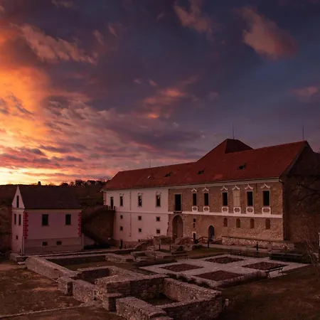 Istvan Kiraly Szallo Hotel 3*